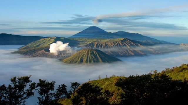 Kawasan wisata Gunung Bromo dan Suku Tengger di Jawa Timur menjadi salah satu tujuan wisata andalan dalam Visit Indonesia Wonderful 2018 yang ditetapkan Kementerian Pariwisata Republik Indonesia