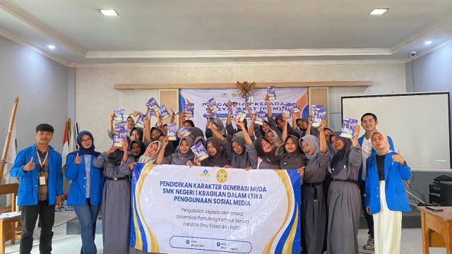 Mahasiswa Ilmu Pemerintahan UNPAM Edukasi Dampak Media Digital di SMKN 1 Kragilan