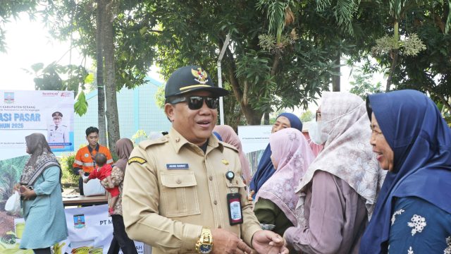 Operasi Pasar Diskoumperindag Kabupaten Serang di Kramatwatu Diserbu Emak-emak