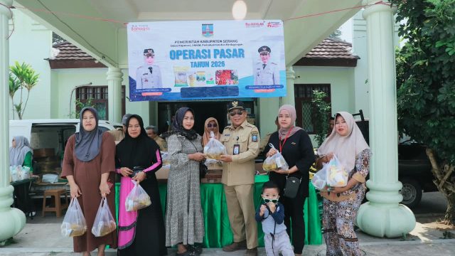 Operasi Pasar Diskoumperindag Kabupaten Serang Diserbu Emak-Emak Gunungsari